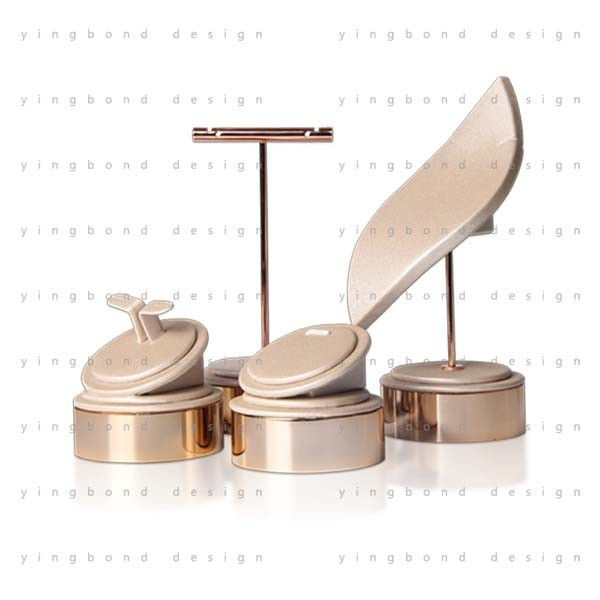 Elegant Shop Window Wedding Rings White PU Leather Ring Holder