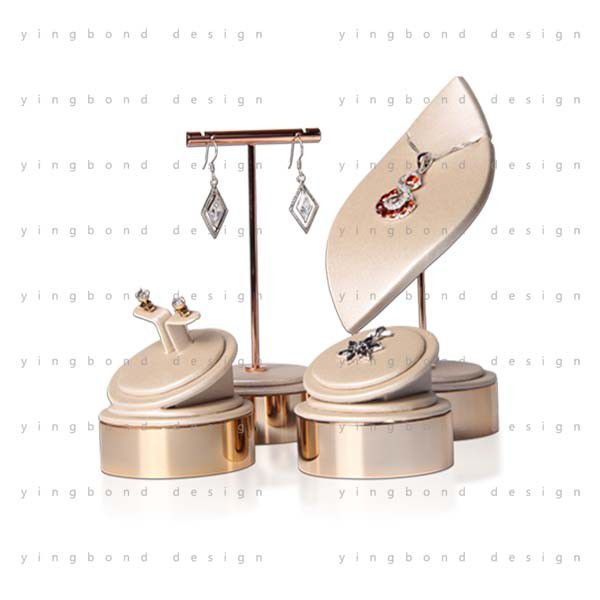 Elegant Shop Window Wedding Rings White PU Leather Ring Holder